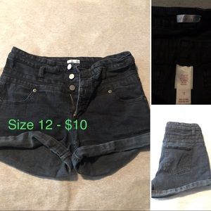 Comfy black shorts!